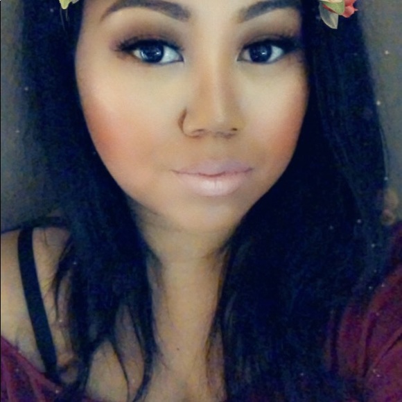 Meet your Posher, Zélie Rose 🥀 - Picture 2 of 3